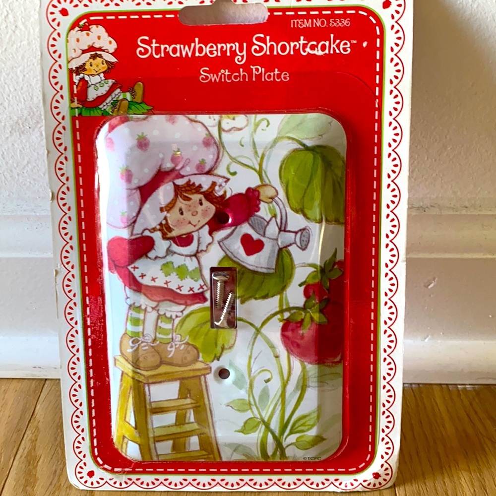 Strawberry shortcake switch plate
